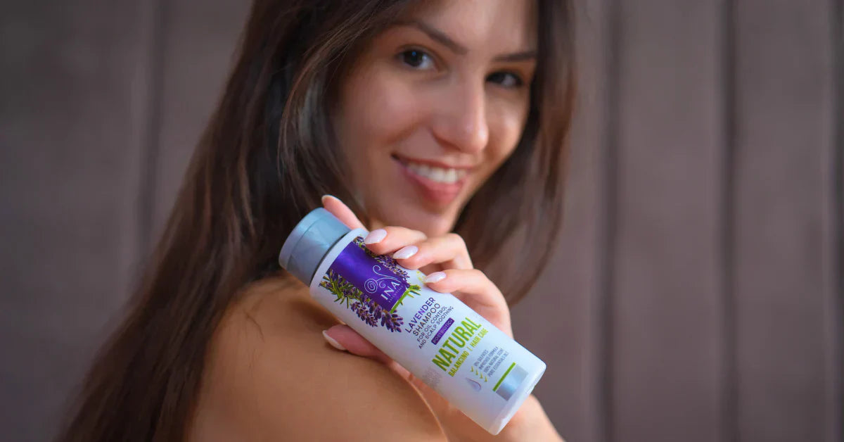 Verabschieden Sie sich von Schuppen und JUCKENDER KOPFHAUT mit dem natürlichen Antischuppenshampoo von InaEssentials.