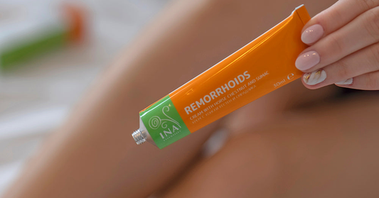 Creme mit Rosskastanie und Perückenstrauch auf einem Bein mit Besenreisern von InaEssentials