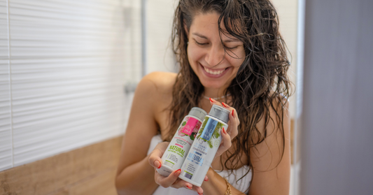 Natürliches Rosen Shampoo für Trockenes und Geschädigtes Haar von InaEssentials