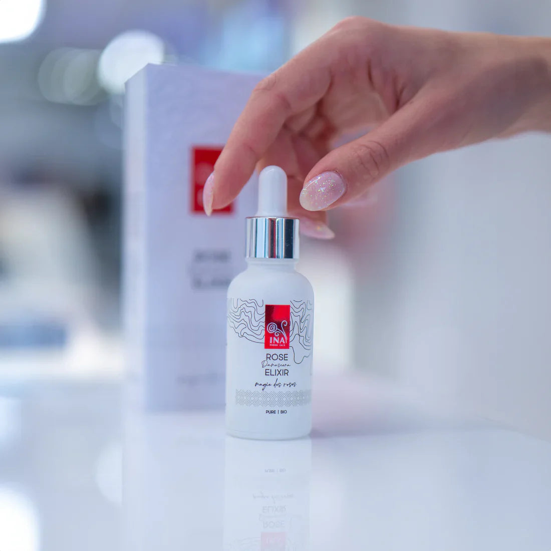 SPEZIELLER ZUGANG Intensives Anti-Aging-Gesichtsserum mit Bio-Rosenöl – Rose Elixir