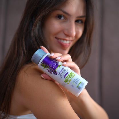 Natürliches Lavendel Shampoo für Schuppen und empfindliche Kopfhaut