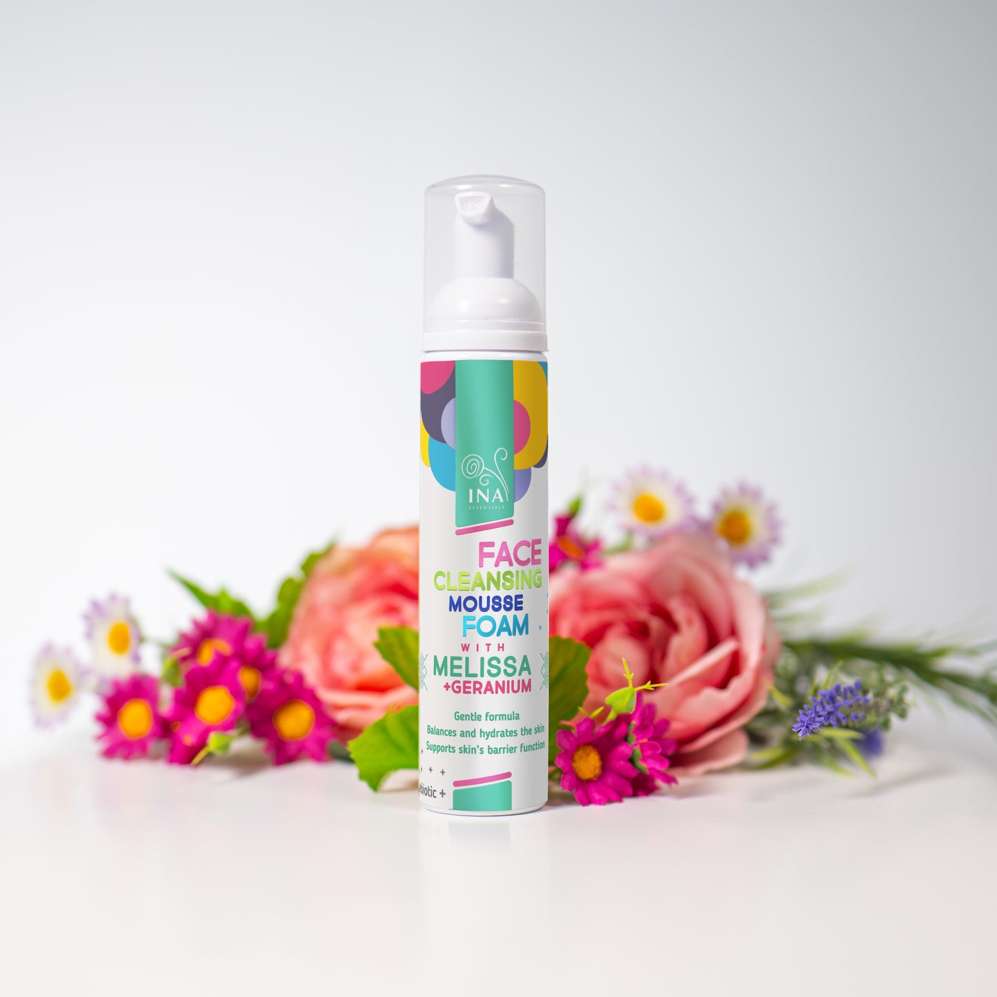 Natürlicher Reinigungsschaum für das Gesicht mit Zitronenmelisse und Geranie – für jeden Hauttyp