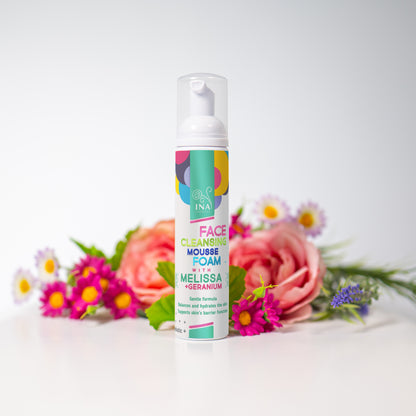 Natürlicher Reinigungsschaum für das Gesicht mit Zitronenmelisse und Geranie – für jeden Hauttyp