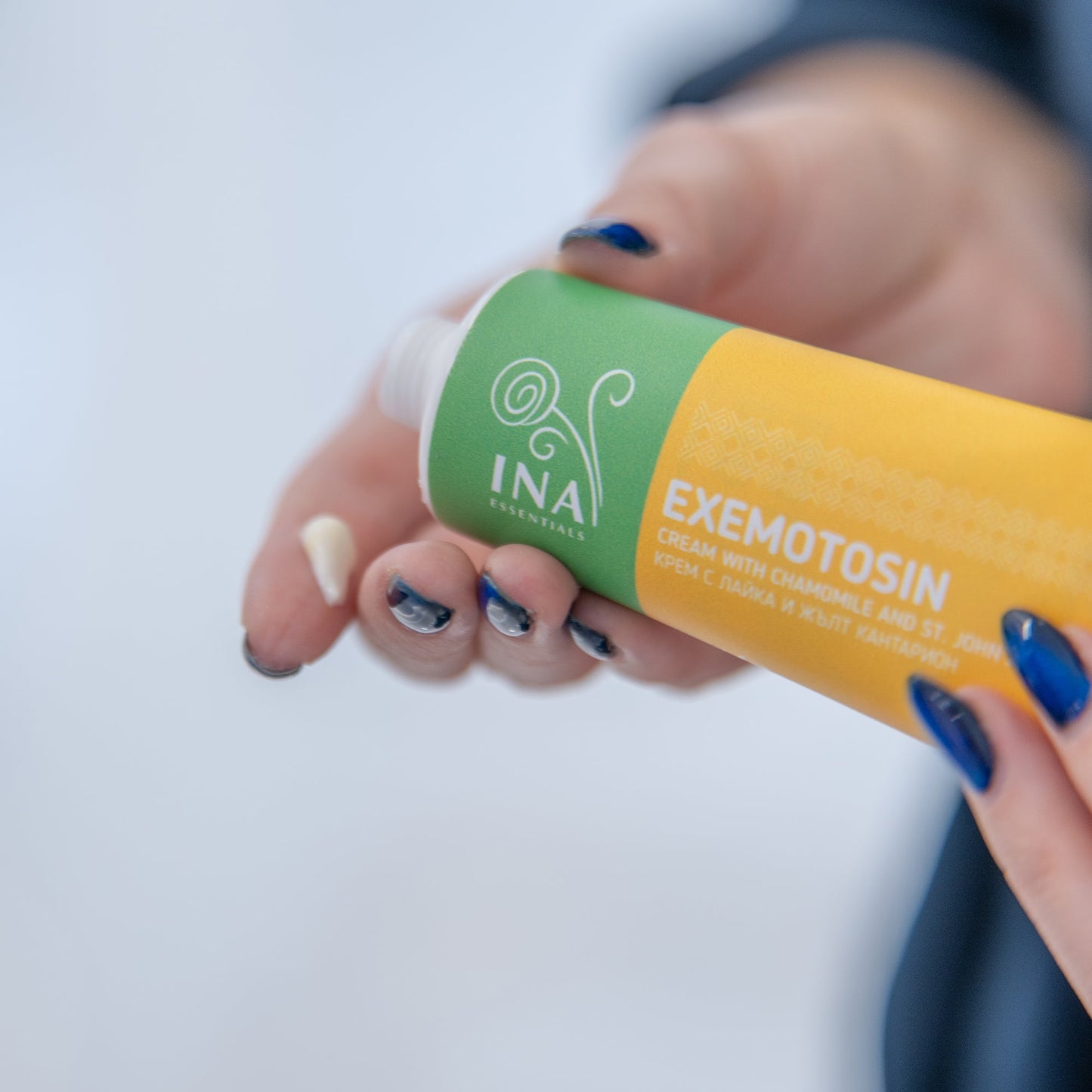 SPEZIELLER ZUGANG Creme für Schuppenflechte, Ekzeme und gereizte Haut - mit Johanniskraut, Kamille und Propolis